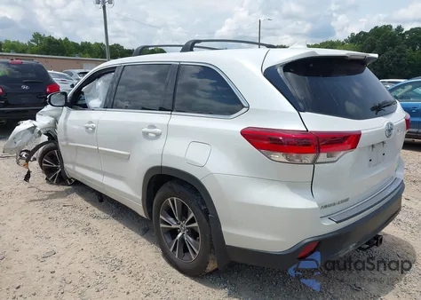 2018 Toyota Highlander Le Plus z USA, uszkodzony, nr VIN 5TDBZRFH8JS844513